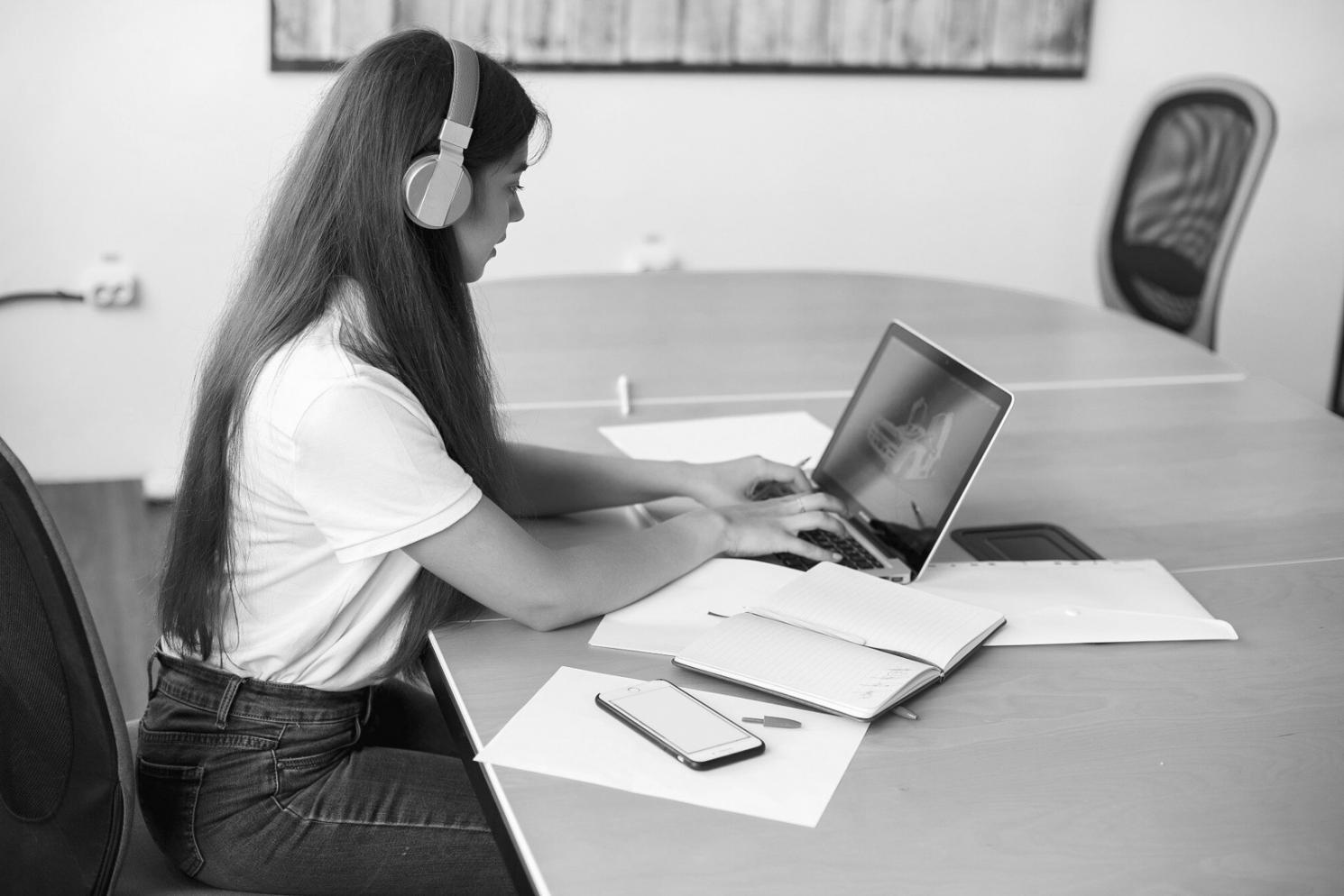 Salle de conférence lors d'un événement roxanitevq sur la budgétisation